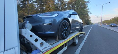 auto osobowe przewożone na lawecie