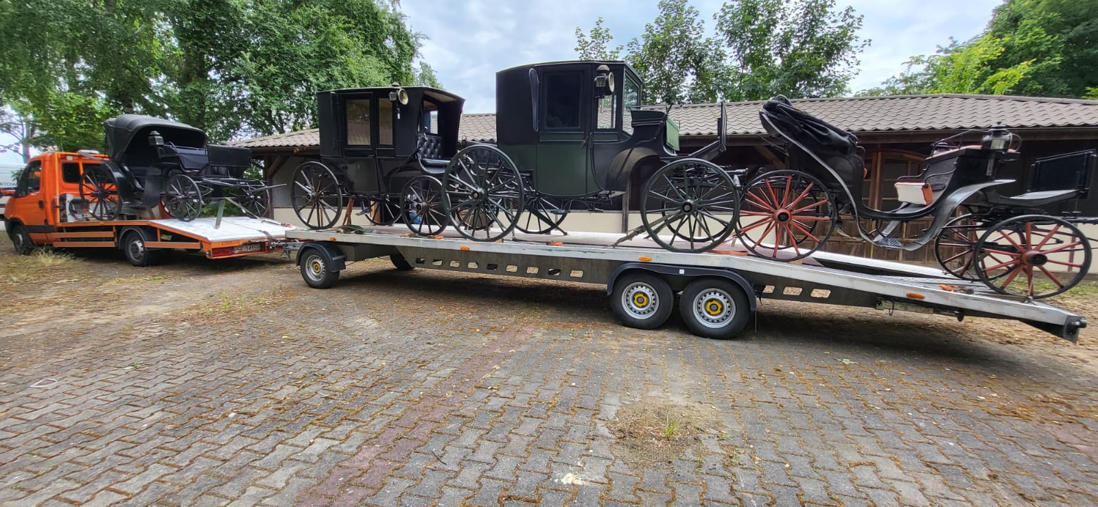 laweta transportująca zabytkowe pojazdy